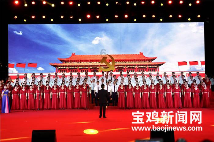 救援受困的长颈鹿