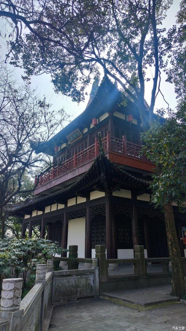 玩具店里的娃娃